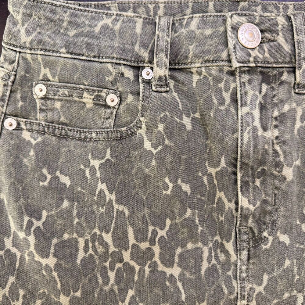 American Eagle Next Level Ladies Mini Skirt Sz 4 Stretch Camouflage Hi Rise - Picture 12 of 13